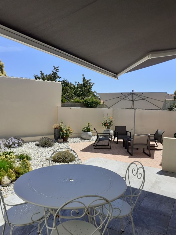 Parasols, store ou les deux ?