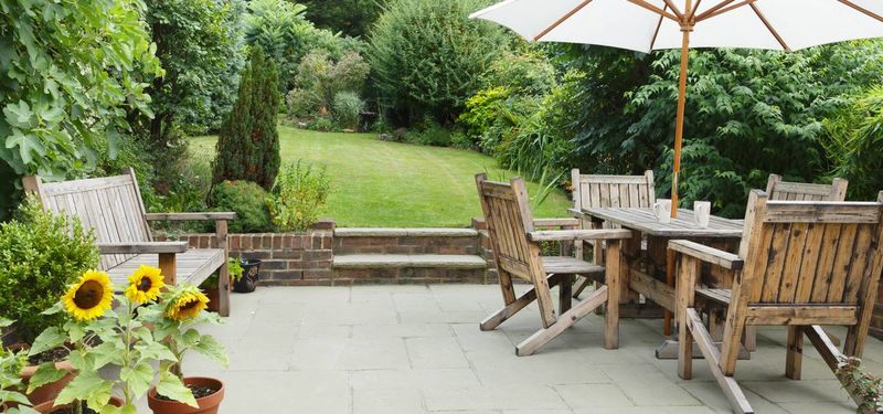 Quel parasol pour une grande terrasse ?
