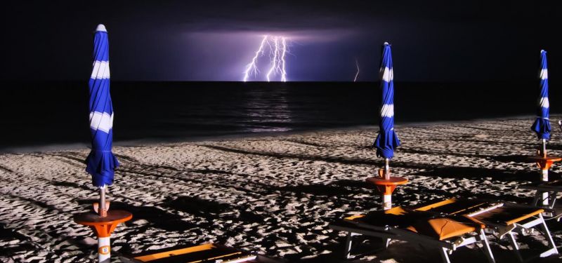 Un parasol peut-il attirer la foudre ?