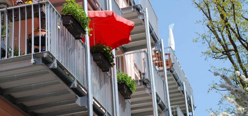 Comment choisir un parasol de balcon ?