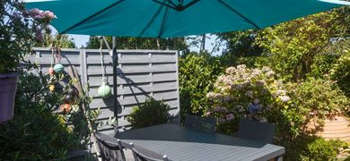 Comment orienter un parasol déporté ?