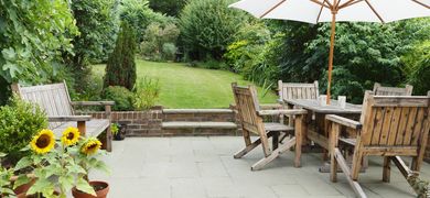 Comment réparer une toile de parasol déchirée ?