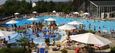 Quel parasol choisir pour la piscine de son hôtel ?