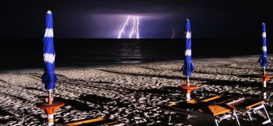 Un parasol peut-il attirer la foudre ?