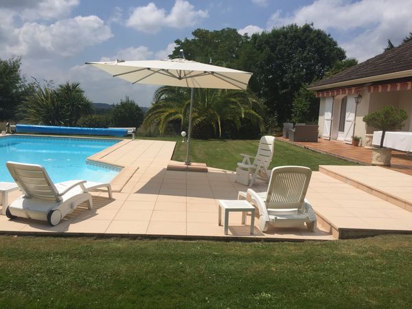 Parasol Helios Le parasol inclinable et déporté parfait pour tous les styles d'extérieurs