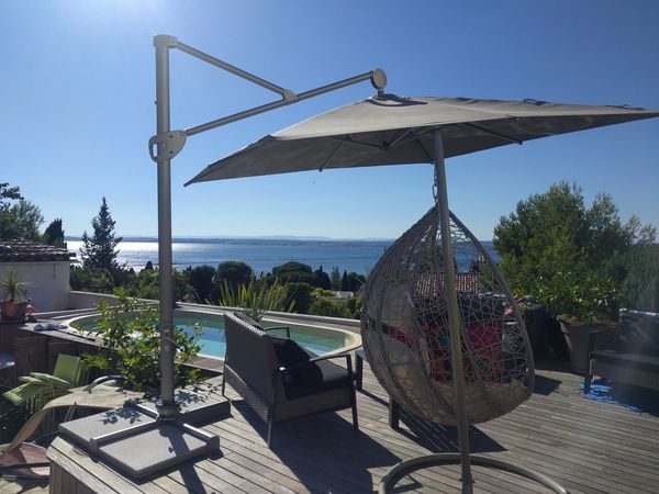 Parasol Helios Le parasol inclinable et déporté parfait pour tous les styles d'extérieurs